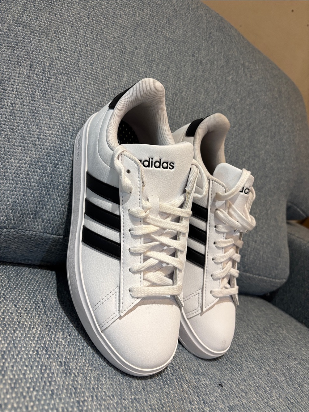 NEW Adidas grand court 2.0 sneakers! Women’s 7.5